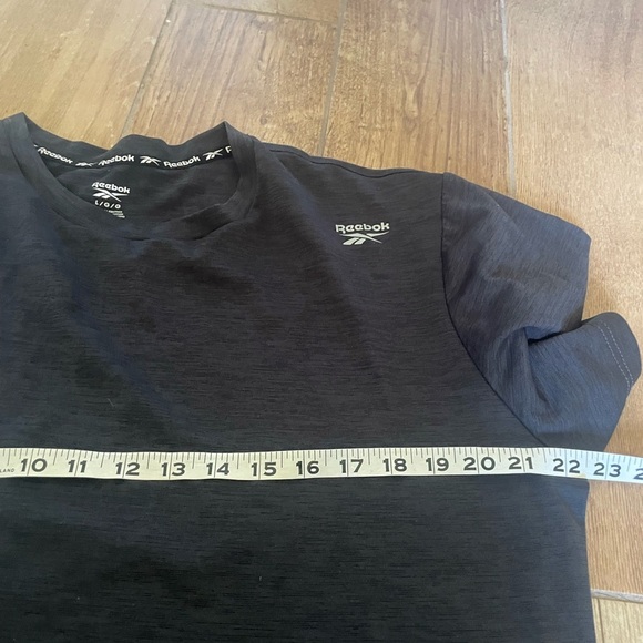 Reebok black short sleeve polyester athletic shirt men’s large - Picture 6 of 7